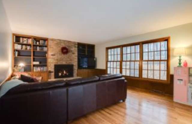1840 Troy Lane N Gallery 4