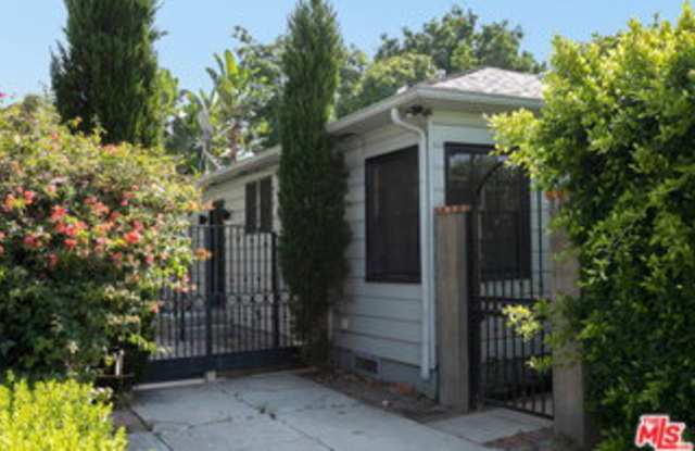 508 North San Vicente Boulevard Gallery 2