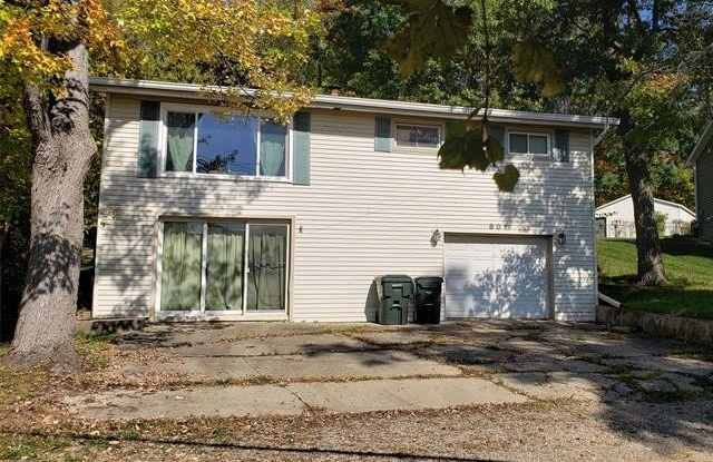 801 N Long Lake Boulevard Gallery 1