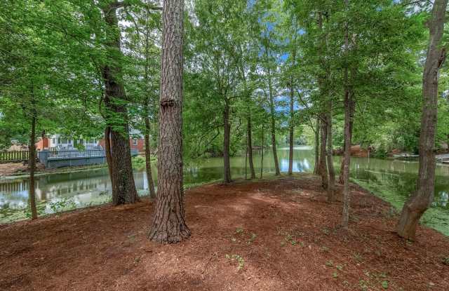 On Great Neck Lake beautiful 4 bed 2.5 bath two car garage home Gallery 4