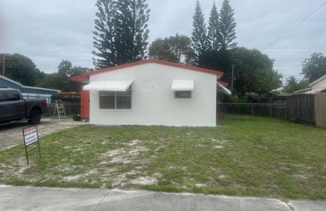 1410 N 69th Ave photos photos