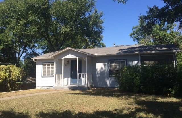 Rare 2/1 w/ Basement in Cherrywood! photos photos