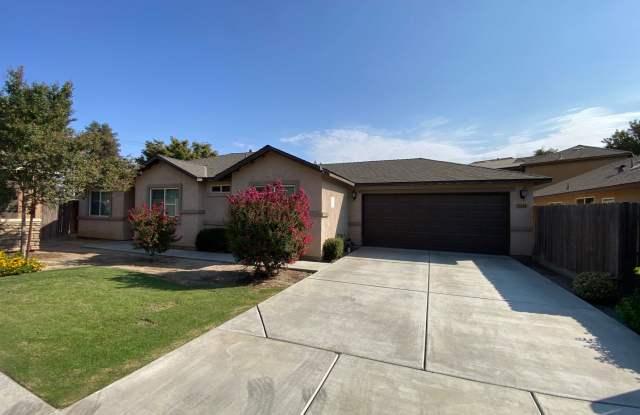 Like New Home in Tulare Available Now! photos photos