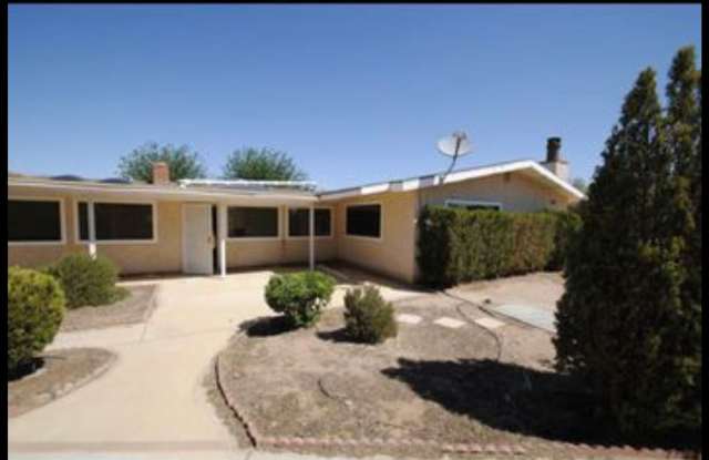 4 bedroom 2.5 bathroom house in Apple Valley Ca! Gallery 1