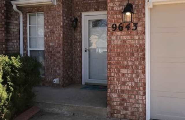 Beautiful Well Maintained 3 Bedroom Home In Cedar Ridge Park! photos photos