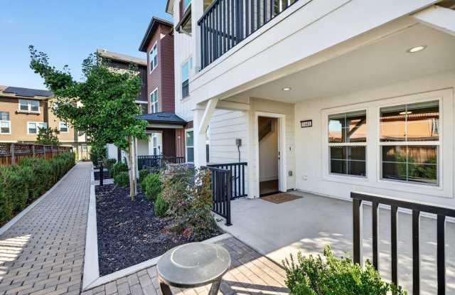 Luxury 4BD/4BA in Penny Lane | Private End-Unit + Solar + Bonus Room Near BART Gallery 3