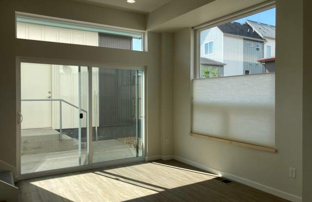 Modern 3br, 3.5ba, Finished Basement, 2 Suites! photos photos