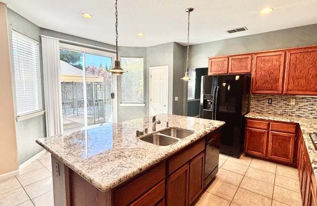 $1000 Off First Month Rent if Approved and Moved In By 10/16/26 Gallery 3