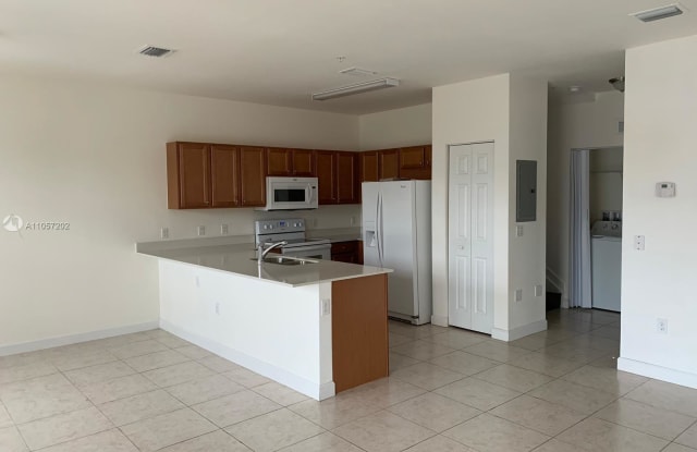 230 NW 109 Ave - 230 NW 109th Ave, Fountainebleau, FL 33172