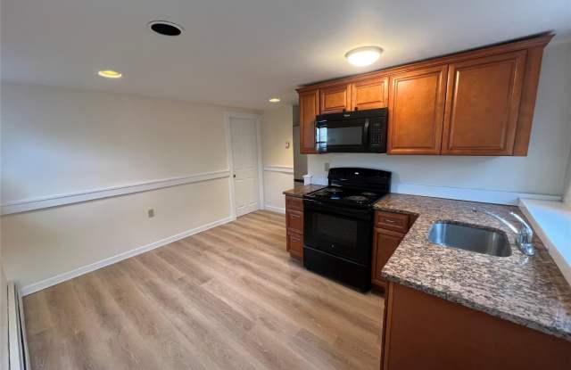 62 Warwick Road unit: 2 photos photos