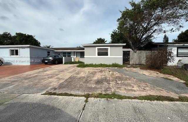 19202 NW 34TH CT photos photos