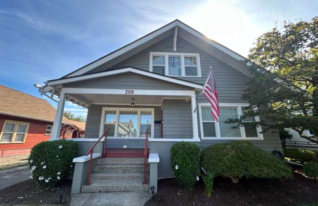Gorgeous Craft House with Finish Basement and Garage in Centralia! - 208 North Washington Avenue, Centralia, WA 98531