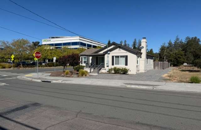 Spacious 3-Bedroom Home on Large Lot with Shop/Garage & Fenced Yard Gallery 3