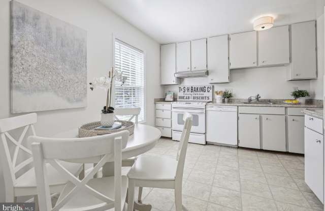 8077 POWDERBROOK LANE Gallery 3