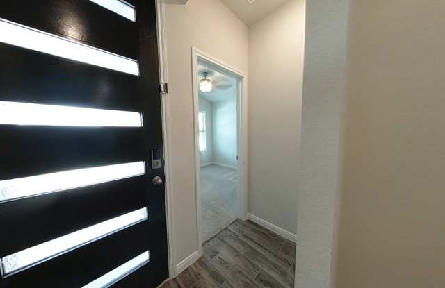 Spacious 4/3 with Mother-in-law suite Gallery 4