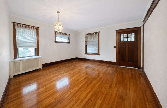 JUNE MOVE IN- HAMLINE UNIVERSITY - 6 BEDROOM Gallery 3