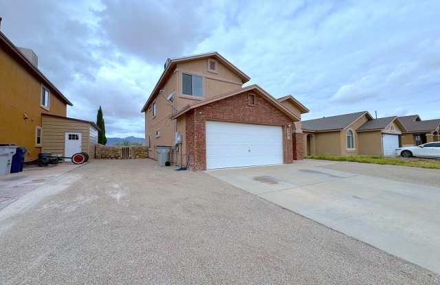 Northeast El Paso 3Bed/2.5Bath Refrig A/C plus Loft! Gallery 3