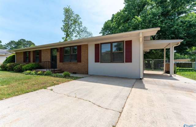 1018 5th Avenue SW - 1018 5th Avenue Southwest, Decatur, AL 35601