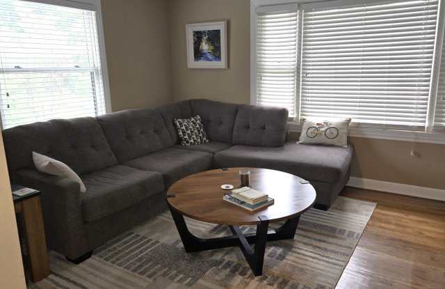**Beautifully Updated Eastside Ranch with Exceptional Living Spaces & Outdoor Amenities** Gallery 3