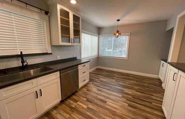 SPACIOUS 2 BEDROOM HOUSE IN OAKLAND! Gallery 3