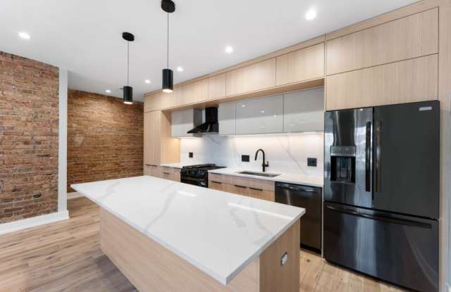 7726 North Eastlake Ter. Gallery 2