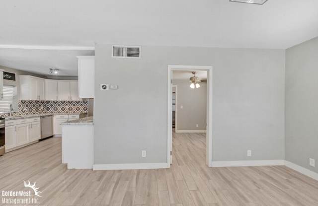 4033 North 14th Place Gallery 4