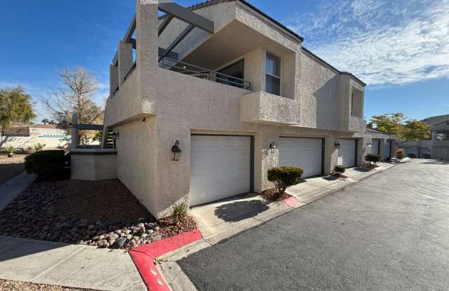Beautiful2Bed/2Bath Townhome-Private with 2 car garage end unit in Park Oasis at the Lakes! photos photos