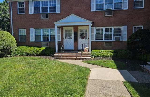 250 Rochelle Avenue photos photos