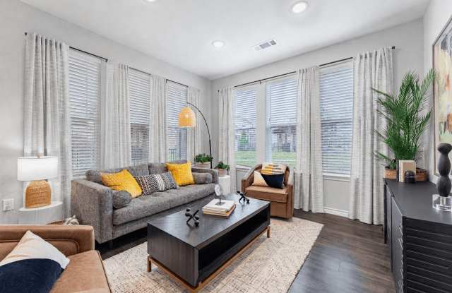 Ovilla Legacy Square Gallery 3