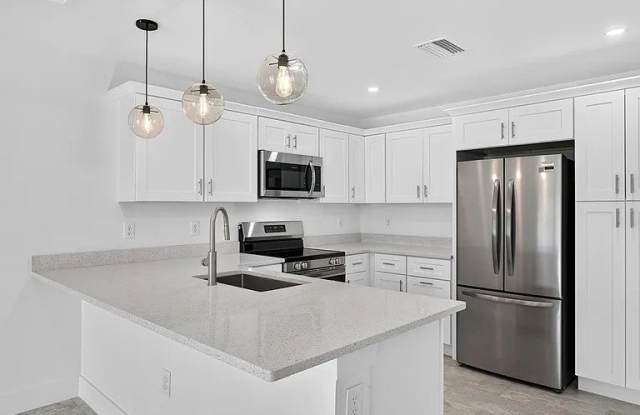 4688 Golfview Boulevard Gallery 3