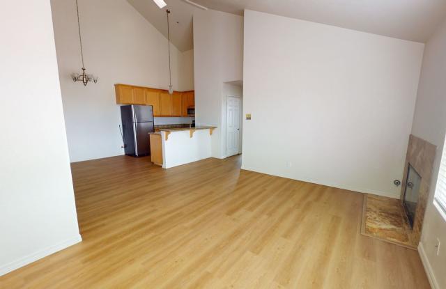 3 Bed Condo | End Unit | Gated community Gallery 3
