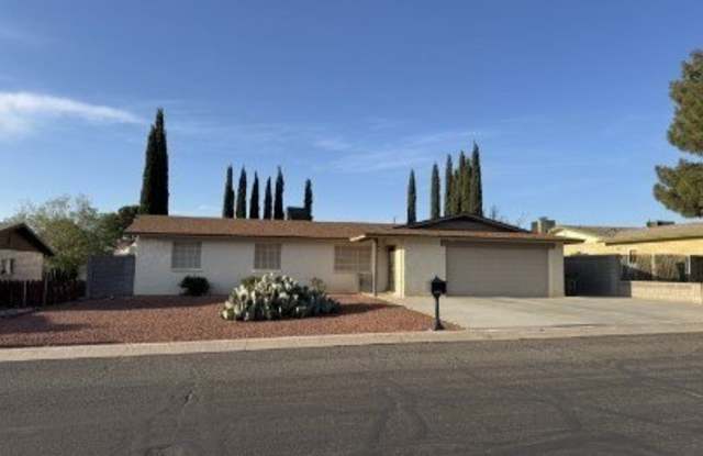 1020 Crestwood Drive - 1020 Crestwood Drive, Kingman, AZ 86409