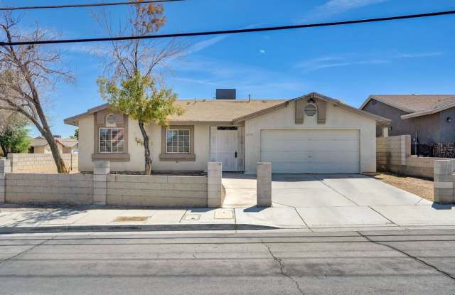 Charming Single Story Single Family Home! Gallery 1