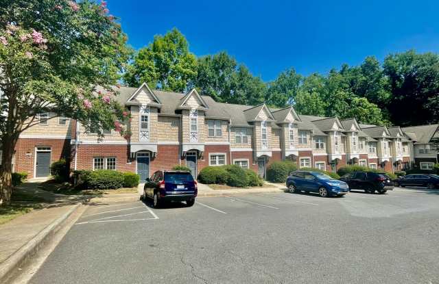 Welcome to this stunning 3-bedroom, 2.5-bathroom Townhouse, located in the vibrant city of Charlotte, NC. photos photos