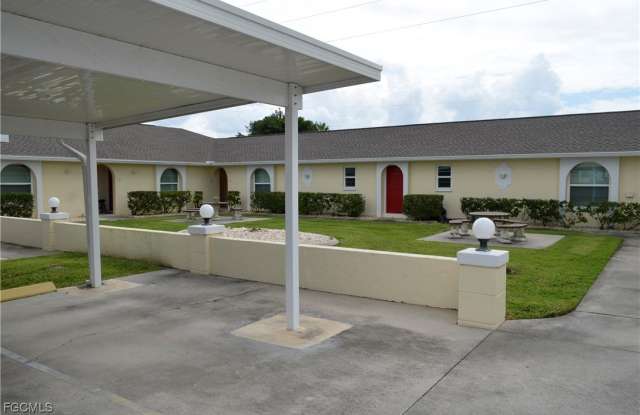 906 SW 47th Terrace unit: 4 photos photos