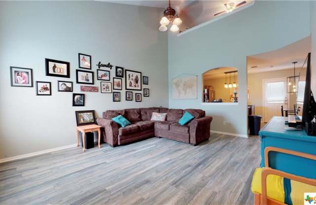 6604 Griffith Loop Gallery 3