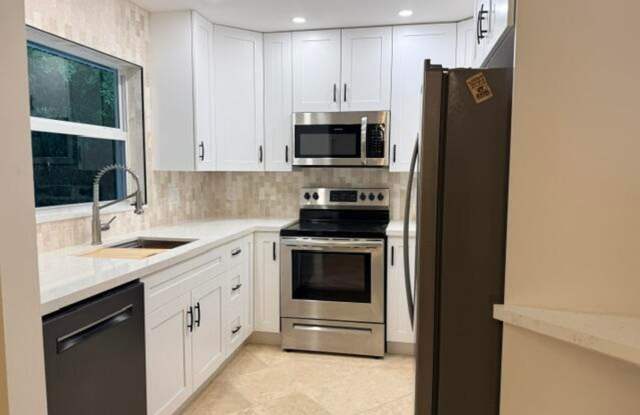550 SW Natura Avenue, Deerfield Beach, FL 33441 photos photos