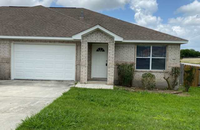 New Braunfels 3 Bedroom Single Story Duplex Available NOW! photos photos New Braunfels 3 Bedroom Single Story Duplex Available NOW! photos photos