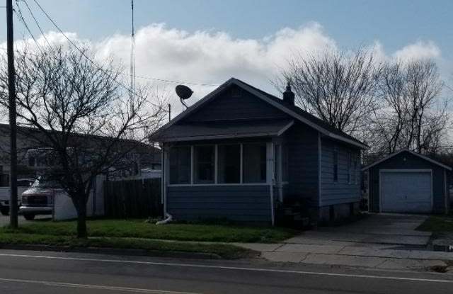 511 W Mount Hope Ave - 511 West Mount Hope Avenue, Lansing, MI 48910