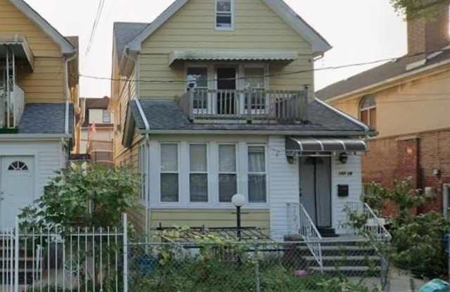 107-18 Pinegrove Street Gallery 1