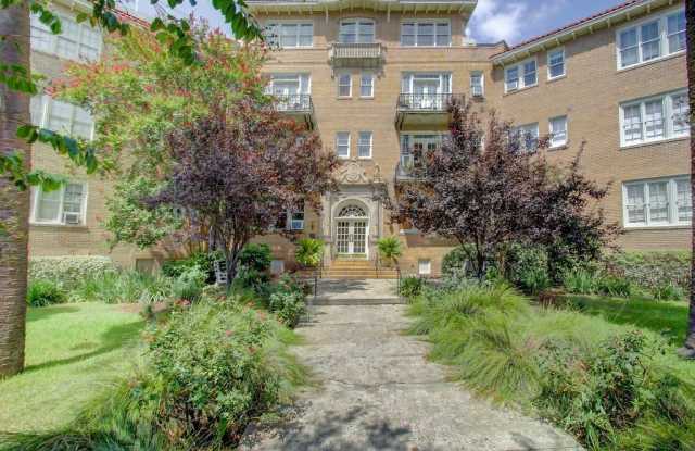 STUDIO DOWNTOWN Rutledge Ave - Available August 1, 2025 photos photos