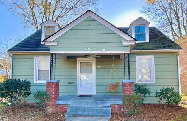 Cape cod home in Colonial Heights photos photos