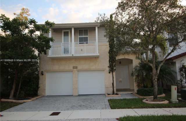 10564 NW 70th Ln - 10564 Northwest 70th Lane, Doral, FL 33178