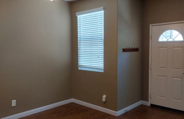 Move-in Ready! 3-Bedroom Skyview Ridge Townhome Gallery 4