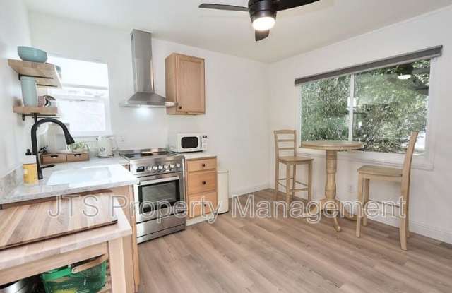 6906 Pin Oak Court Gallery 2