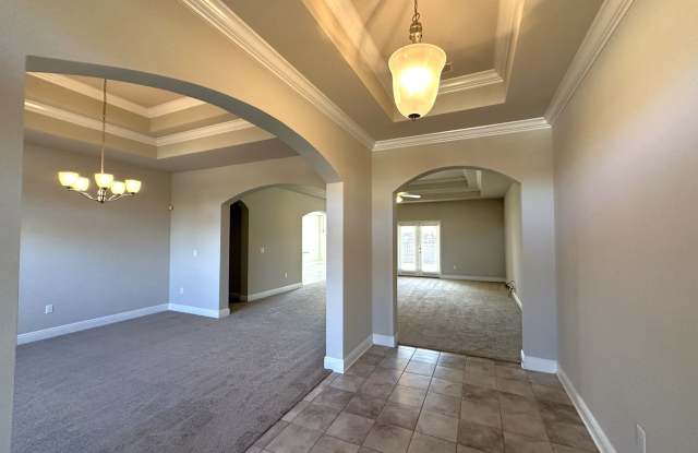 Gorgeous & Spacious Gallery 3