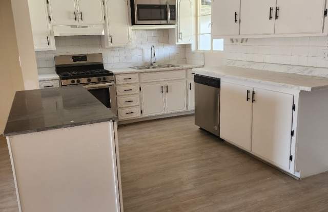 936 West Rio Salado Parkway - 936 West Rio Salado Parkway, Mesa, AZ 85201