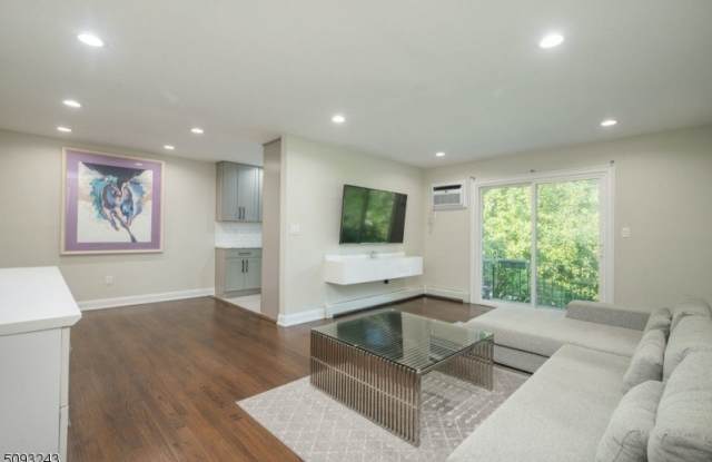 320 South Gallery 4