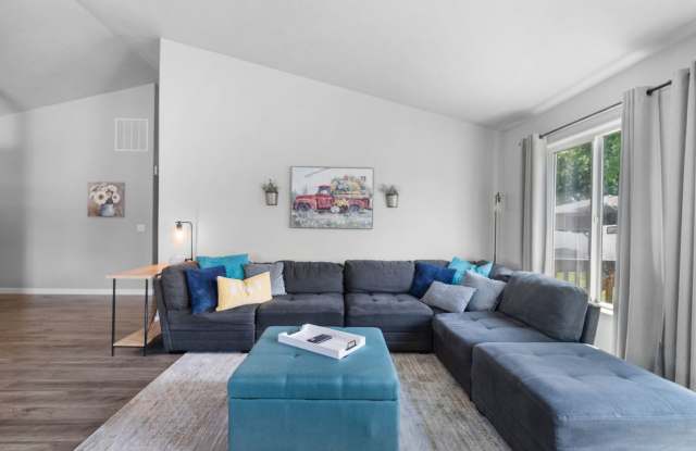 Beautiful home 5MILE/Big Yard  Garage photos photos