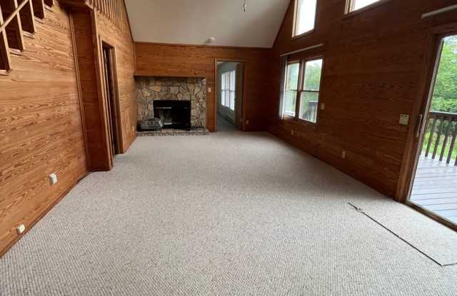 Ashe Lake Community Home Surrounded By Nature! Gallery 4